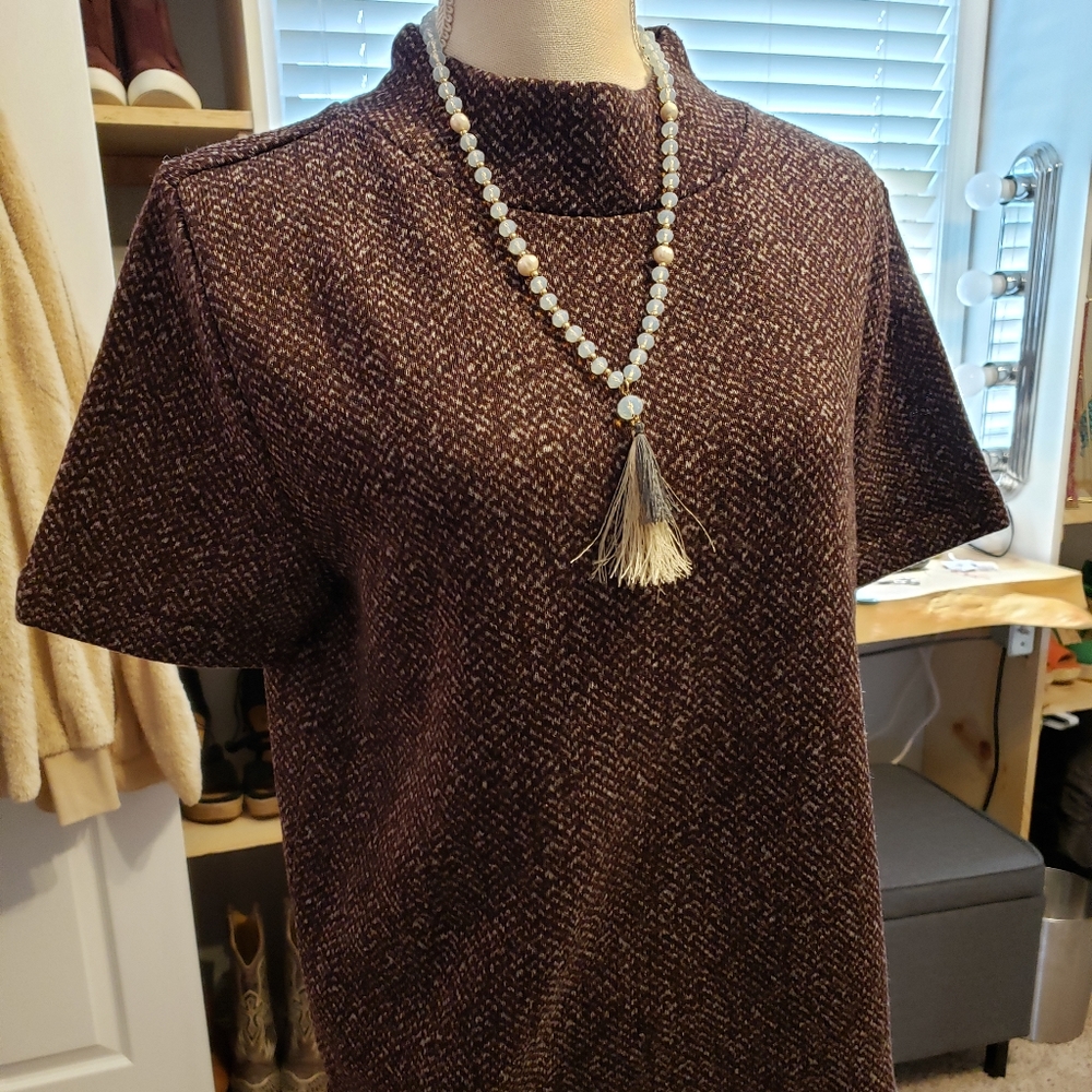 Short sleeve dress top with quarter zip back